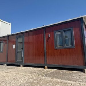 Eladó újszerű állapotú 8 m x 3 m mobilház – 2 hálószobás, nappalis, kulcsrakész kivitel